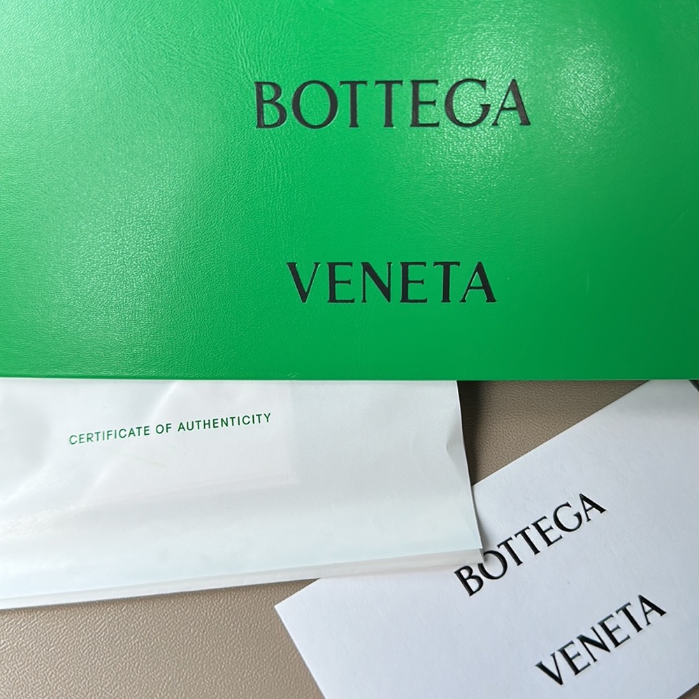 BOTTEGA VÉNETA Gold aviator style sunglasses - Picture 6 of 9
